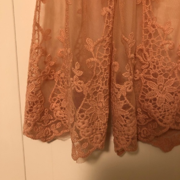 F21 Sheer Floral Embroidered Top 🌸 - Picture 4 of 6